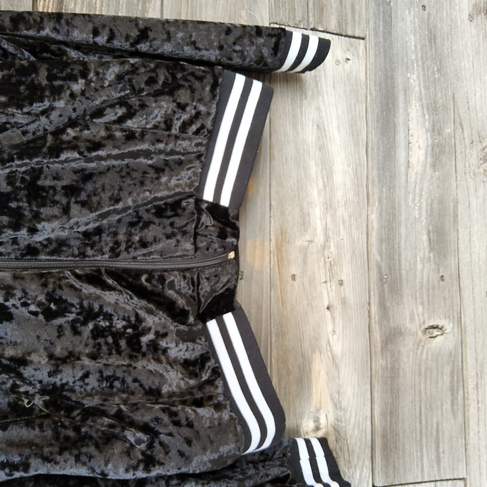 Oklahoma State University ladies black velvet long sleeved jacket size large - Picture 4 of 9